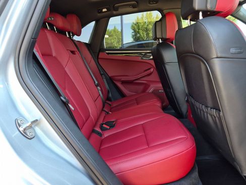 Certified 2026 Porsche Macan AWD/4WD image 24