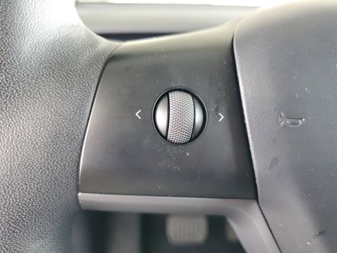 Used 2023 Tesla Model Y AWD image 22