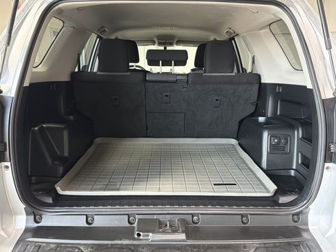 Used 2015 Toyota 4Runner SR5 AWD/4WD image 18