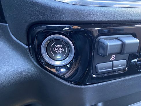 Used 2024 Chevrolet Silverado 2500 High Country w/ High Country Premium Package image 31