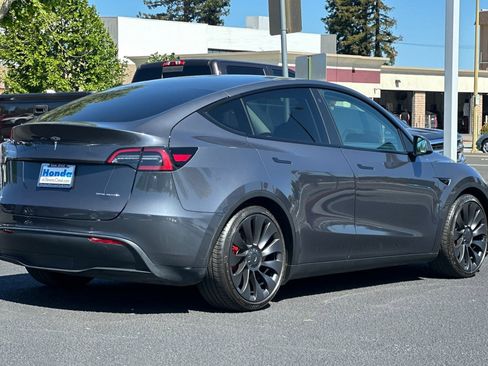 Used 2023 Tesla Model Y Performance AWD/4WD image 9