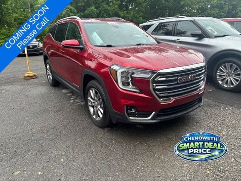 Used 2022 GMC Terrain SLT w/ Infotainment Package II AWD/4WD image 3