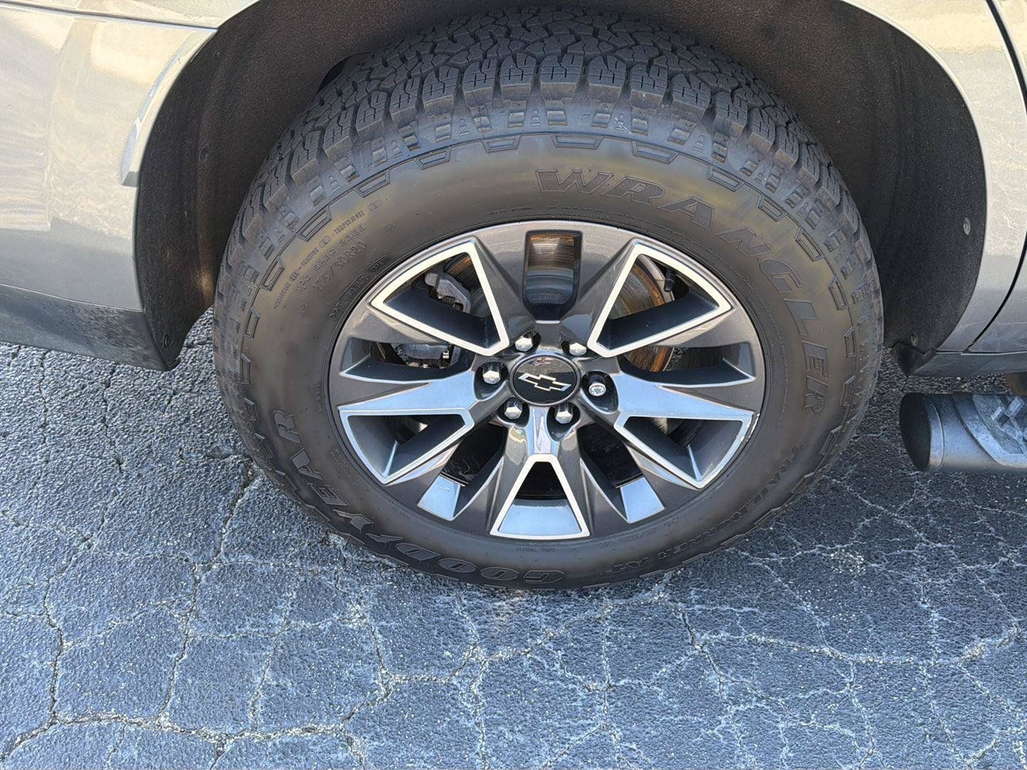 Used 2021 Chevrolet Tahoe Z71 w/ Z71 Signature Package AWD/4WD image 45