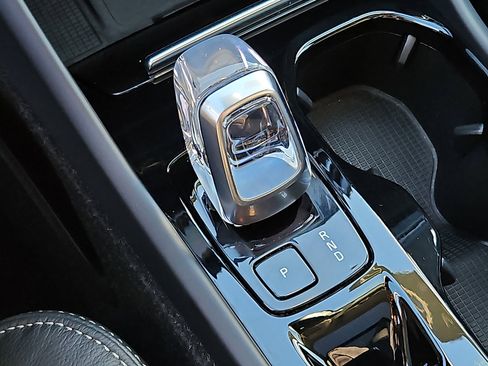 Certified 2023 Volvo XC40 B5 Plus image 15