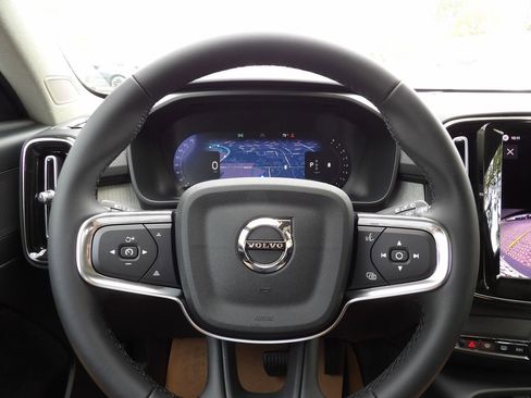 New 2026 Volvo XC40 B5 Core w/ Climate Package AWD/4WD image 16
