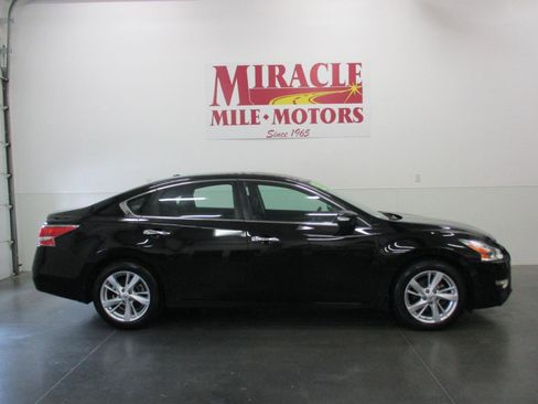 Used 2015 Nissan Altima 2.5 SL w/ Technology Package FWD image 6