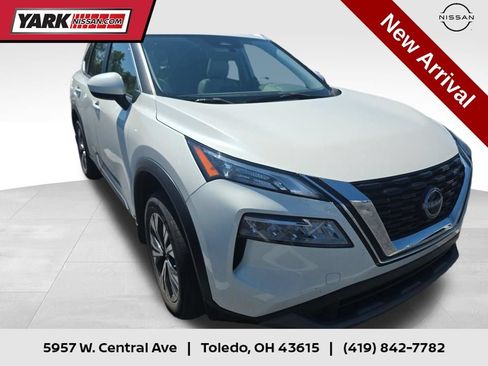 Certified 2023 Nissan Rogue SV w/ SV Premium B Package AWD/4WD image 1