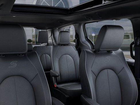 New 2026 Chrysler Pacifica Limited w/ S Appearance Package FWD image 29