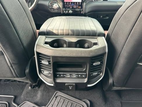 Used 2025 RAM 1500 Limited AWD/4WD image 32