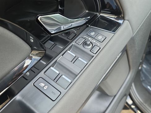 Used 2024 Land Rover Range Rover Evoque S AWD/4WD image 21