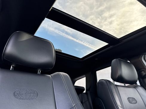 Used 2017 Jeep Grand Cherokee Overland image 19