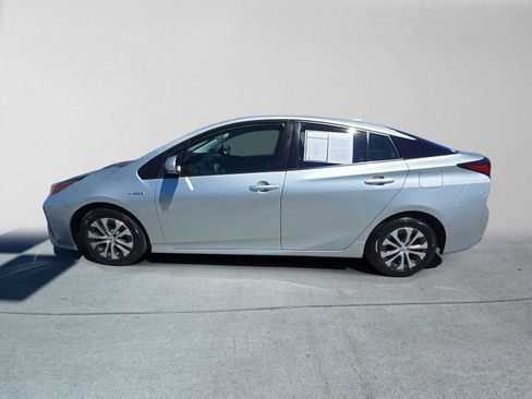 Certified 2021 Toyota Prius LE FWD image 6