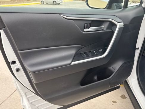 Used 2025 Toyota RAV4 XLE image 10