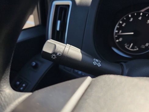 Used 2025 Nissan Frontier SV image 25