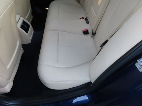 Used 2017 BMW 320i xDrive Sedan image 8