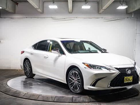Used 2024 Lexus ES 350 w/ Premium Package image 5