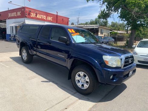 Used 2006 Toyota Tacoma PreRunner RWD image 1