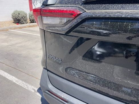 Used 2022 Toyota RAV4 XLE Premium FWD image 5