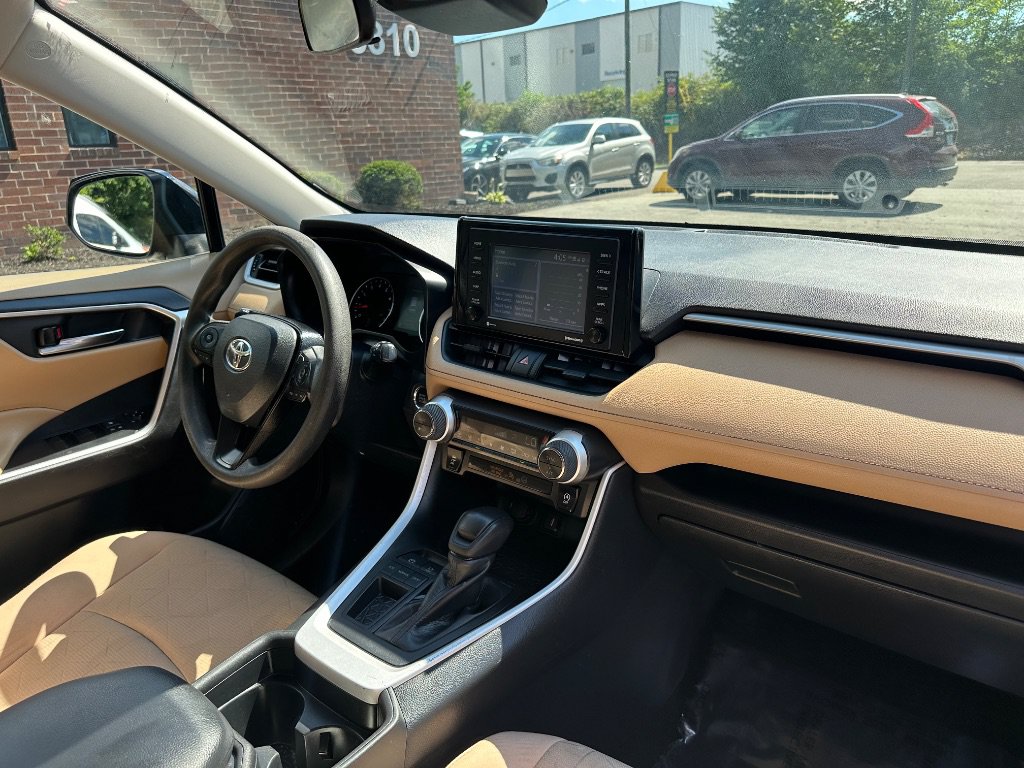 Used 2021 Toyota RAV4 XLE FWD image 20