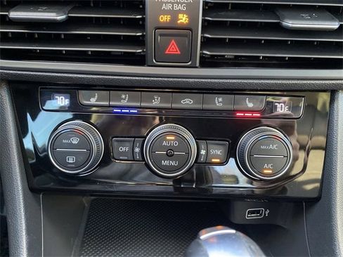 Used 2019 Volkswagen Jetta SEL Premium image 21