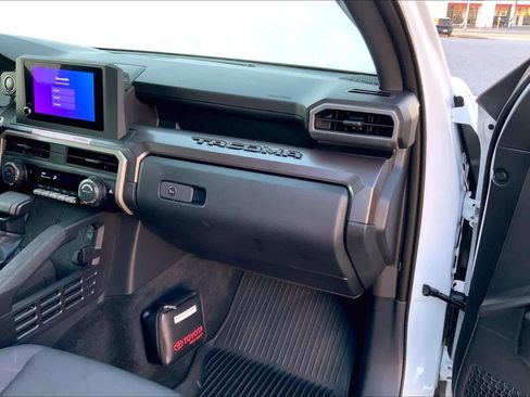 Used 2024 Toyota Tacoma SR5 AWD/4WD image 41