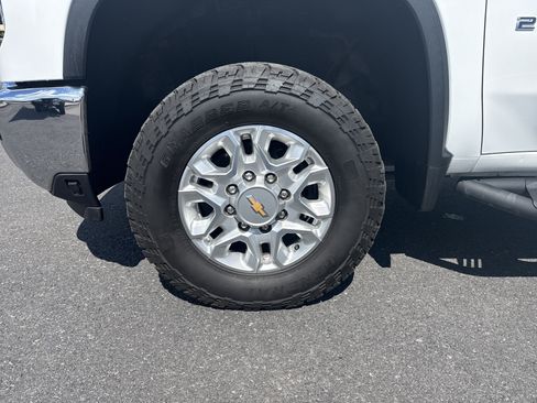 Used 2024 Chevrolet Silverado 2500 LTZ w/ LTZ Premium Package AWD/4WD image 10