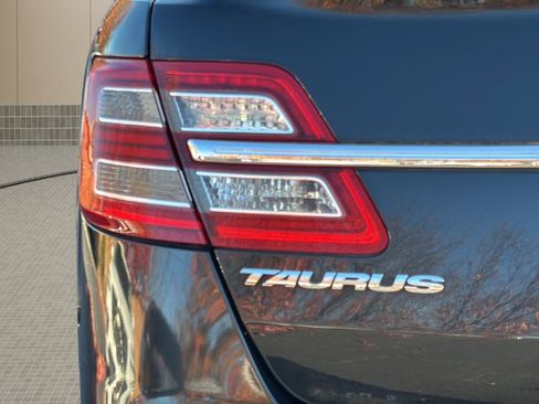 Used 2013 Ford Taurus SEL image 41