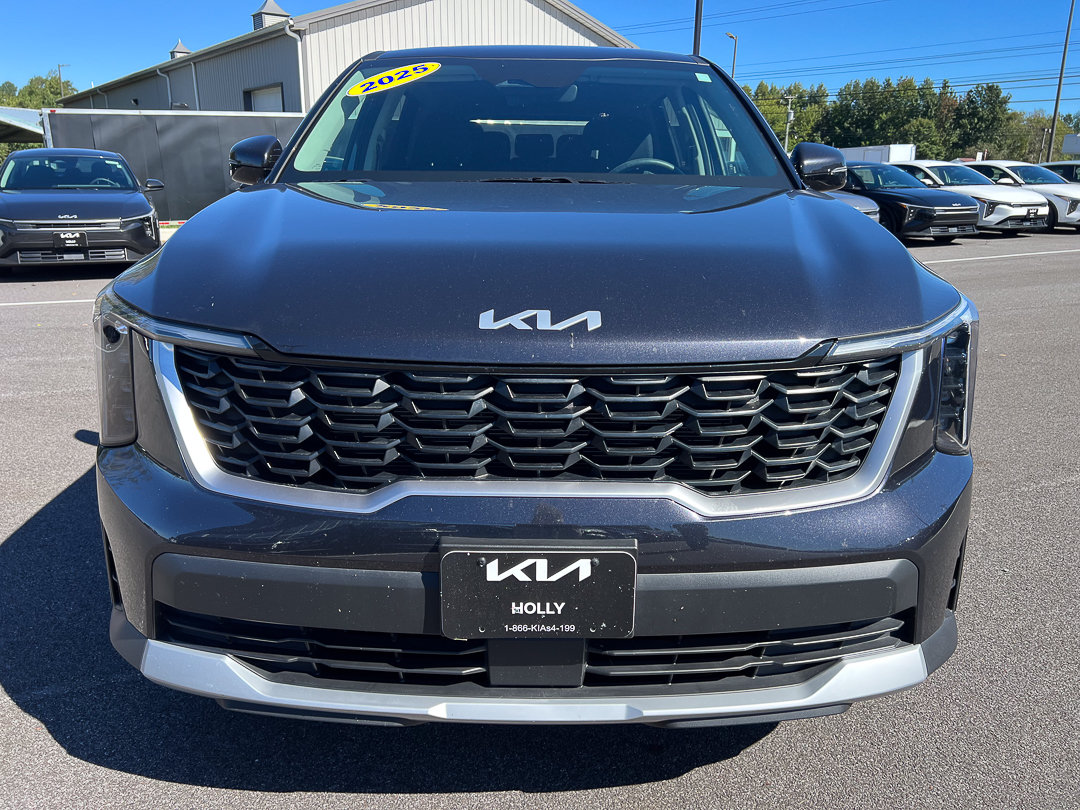 Certified 2025 Kia Sorento LX FWD image 13
