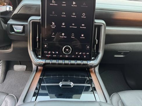 Used 2026 GMC Yukon Denali w/ Denali Reserve Package AWD/4WD image 12
