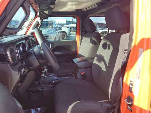 Used 2023 Jeep Gladiator Sport image 11