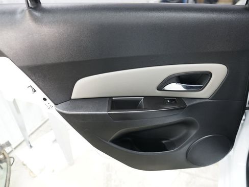 Used 2016 Chevrolet Cruze L image 32