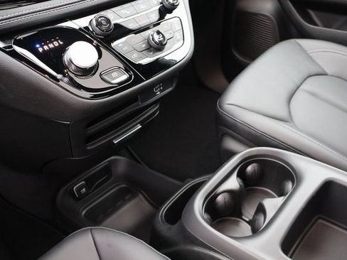 New 2026 Chrysler Pacifica Select FWD image 23
