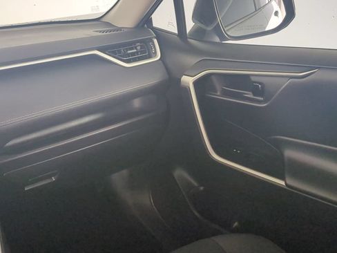 Used 2021 Toyota RAV4 LE FWD image 19