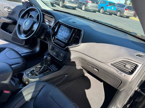 Used 2019 Jeep Cherokee Limited image 45