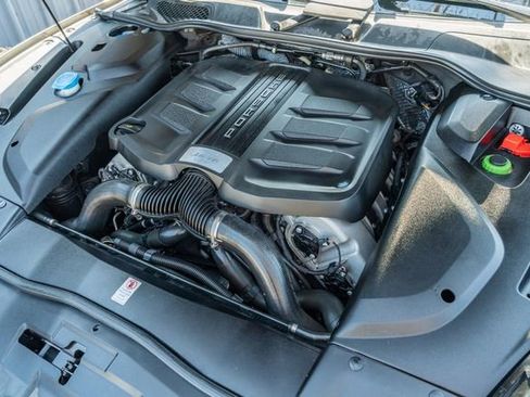 Used 2018 Porsche Cayenne GTS image 15