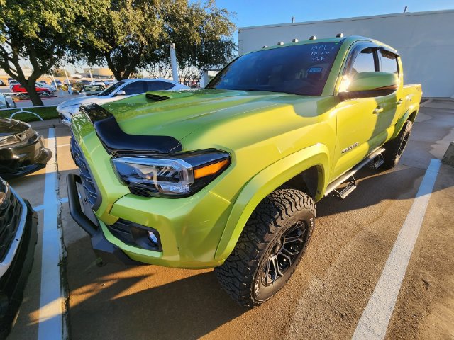 Used 2023 Toyota Tacoma TRD Sport AWD/4WD image 3