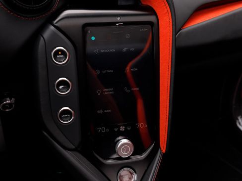 Used 2024 McLaren 750S Spider RWD image 44