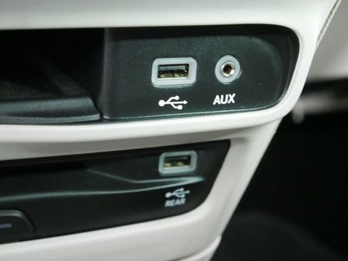 Used 2020 Chrysler Pacifica Touring-L Plus FWD image 28
