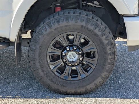 Used 2021 Ford F350 Lariat image 9