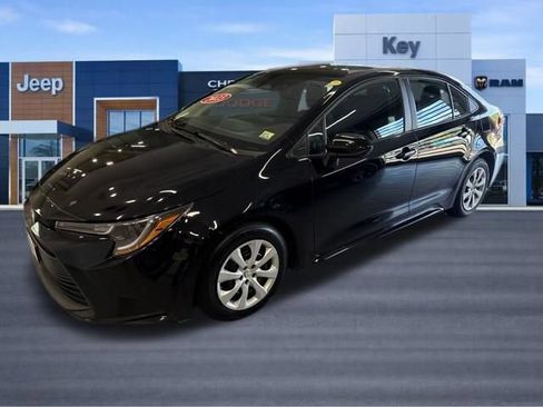 Used 2023 Toyota Corolla LE FWD image 2