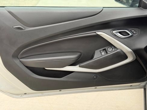 Used 2019 Chevrolet Camaro LT RWD image 15