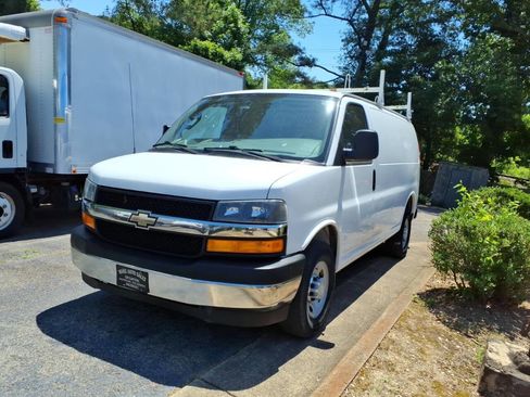 Used 2017 Chevrolet Express 2500 RWD image 11