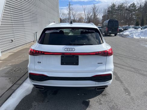 Used 2025 Audi Q5 Premium w/ Convenience Package image 31