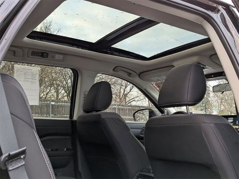 Used 2024 Nissan Pathfinder SV w/ SV Premium Package image 21