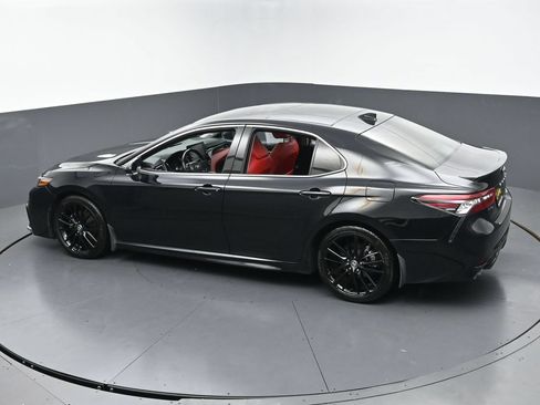 Used 2022 Toyota Camry XSE FWD image 8