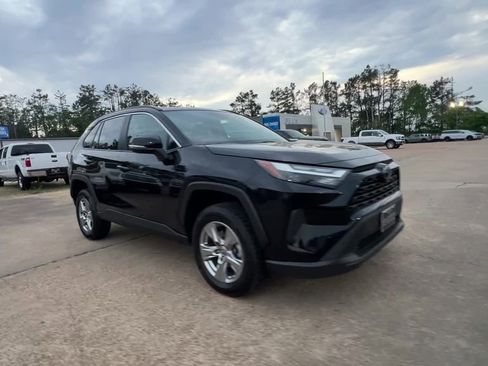 Used 2024 Toyota RAV4 XLE FWD image 8