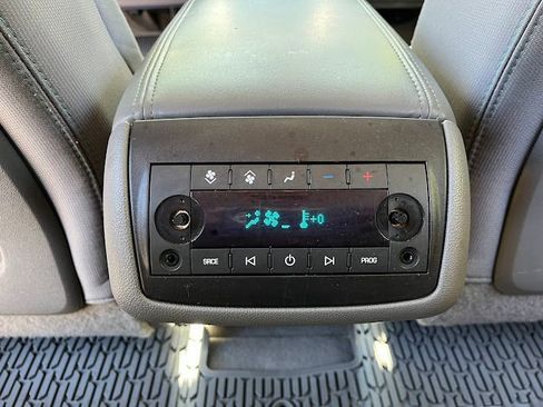 Used 2014 Chevrolet Traverse LT FWD image 40