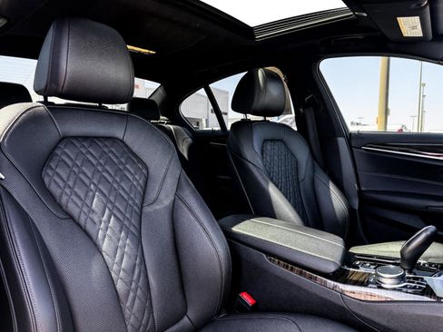 Used 2021 BMW 530i w/ M Sport Package RWD image 12