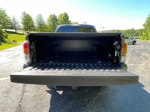 Used 2021 Toyota Tacoma TRD Sport AWD/4WD image 18