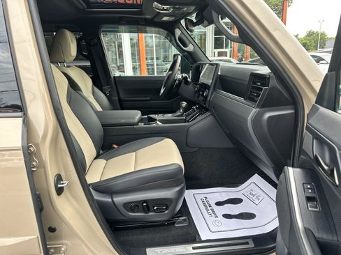 Used 2025 Lexus GX 550 AWD/4WD image 7